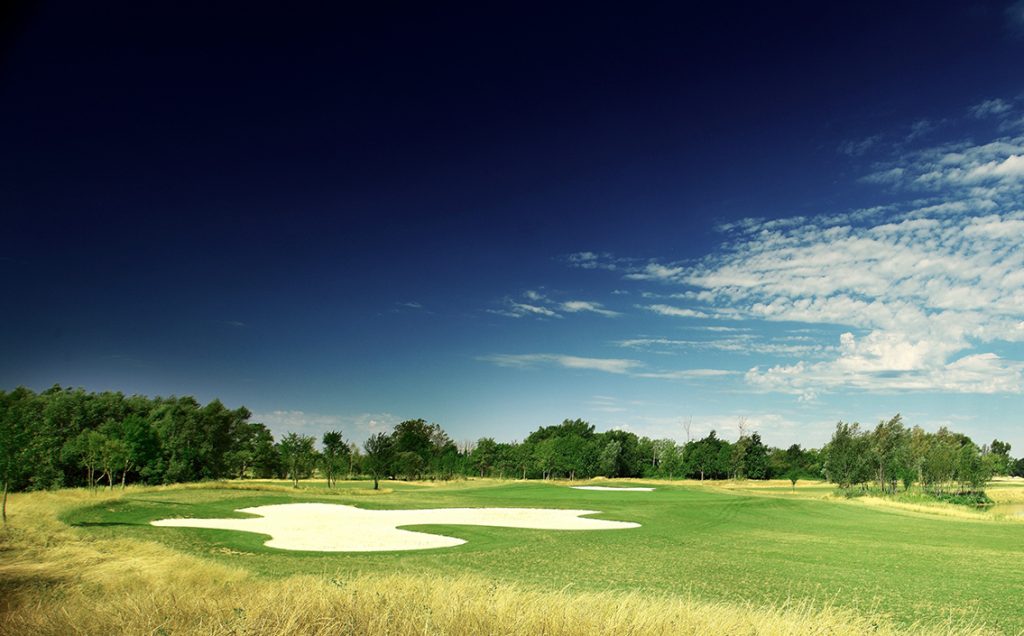 Ouverture d’un parcours de golf de 18 trous à Villenave d’Ornon.